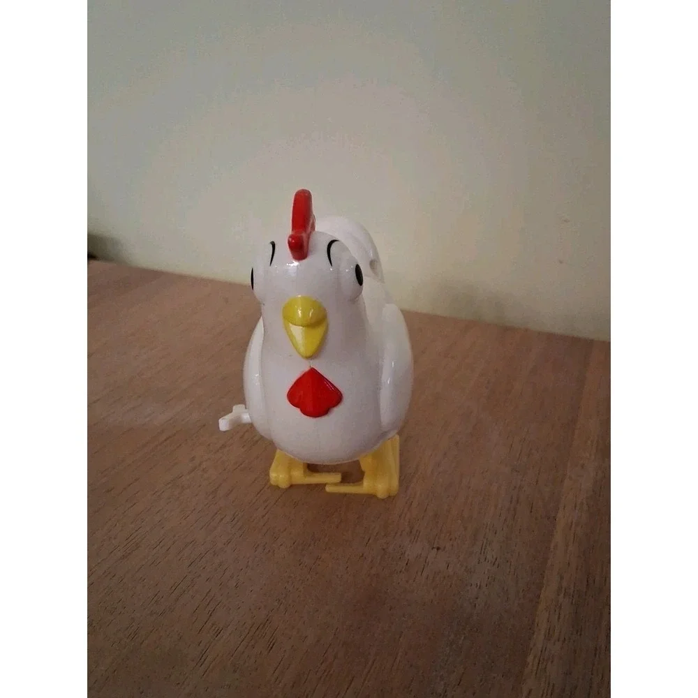 COLLECTIBLE WHITE PLASTIC HUBBA BUBBA WIND UP CHICKEN DISPENSER WORKS